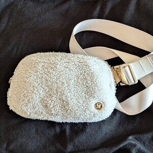 Lululemon Everywhere Belt Bag Sherpa Fleece Cream Crossbody Fanny Pack